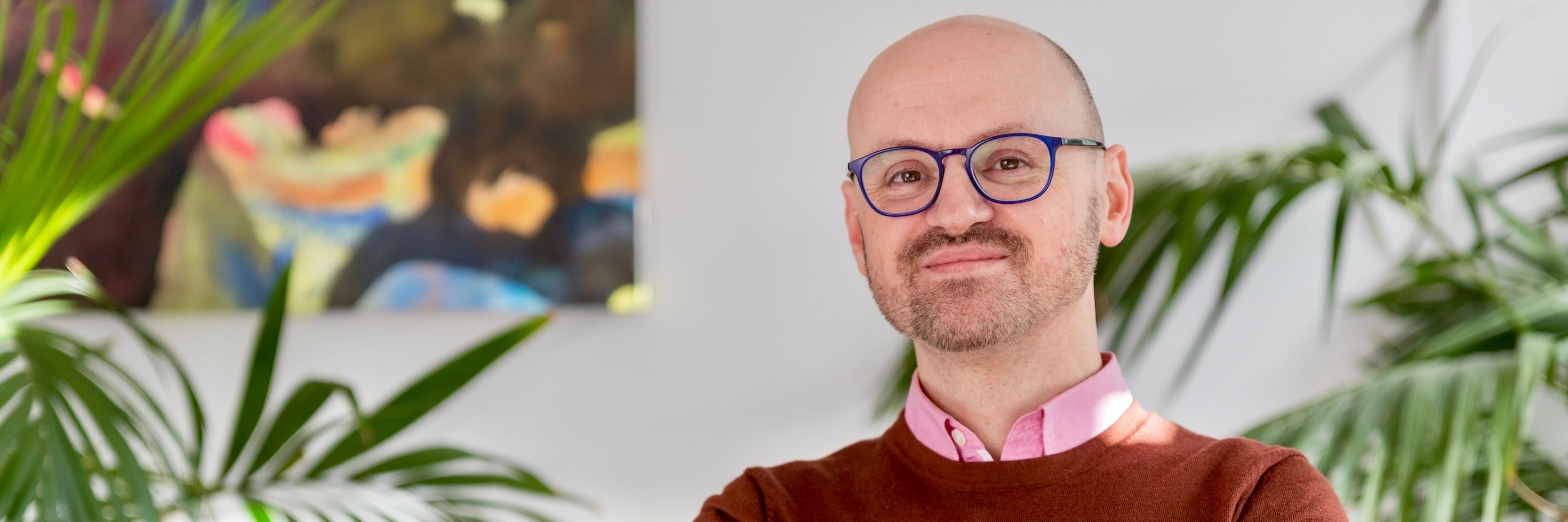 Dr Sam Holford